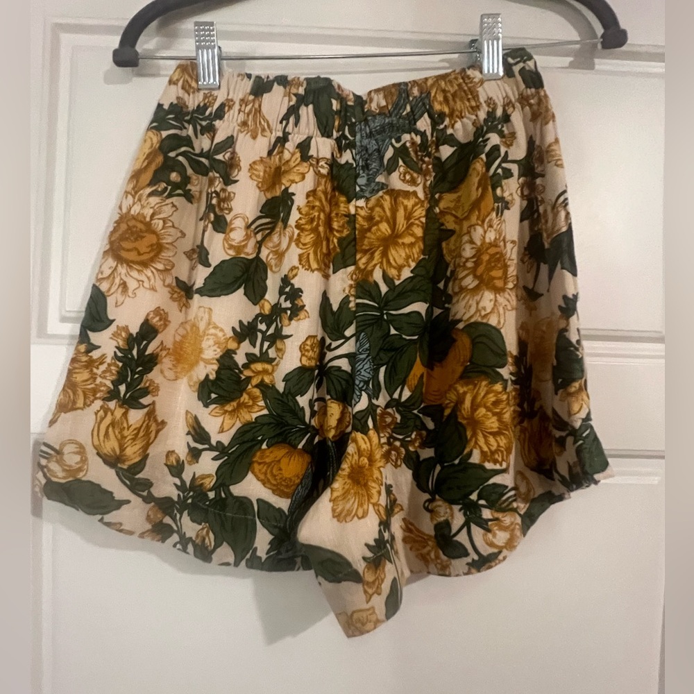 New ! Abercrombie & Fitch Linen Floral Shorts